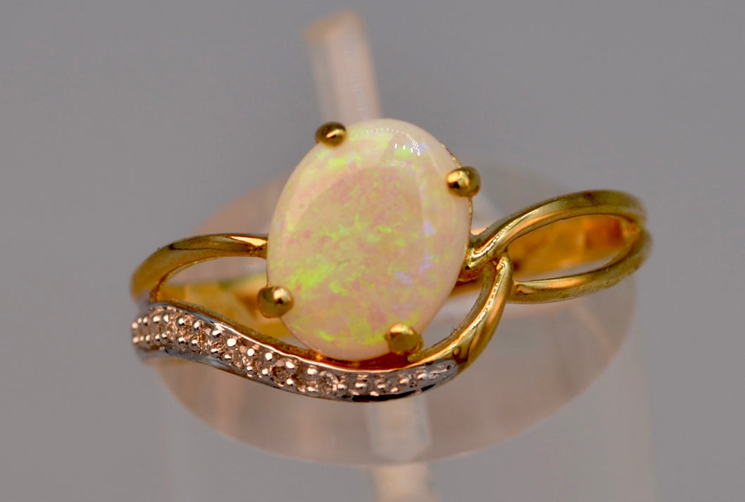 14K yellow gold Opal ring with diamonds