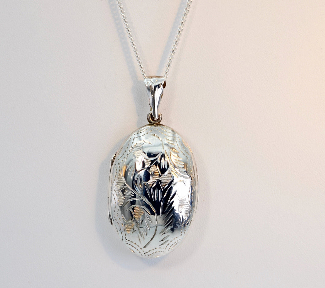 Sterling Silver Engraved Decoration Oval Locket