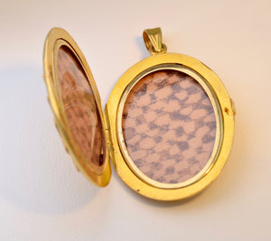 Antique 15K yellow gold oval locket, circa 1870