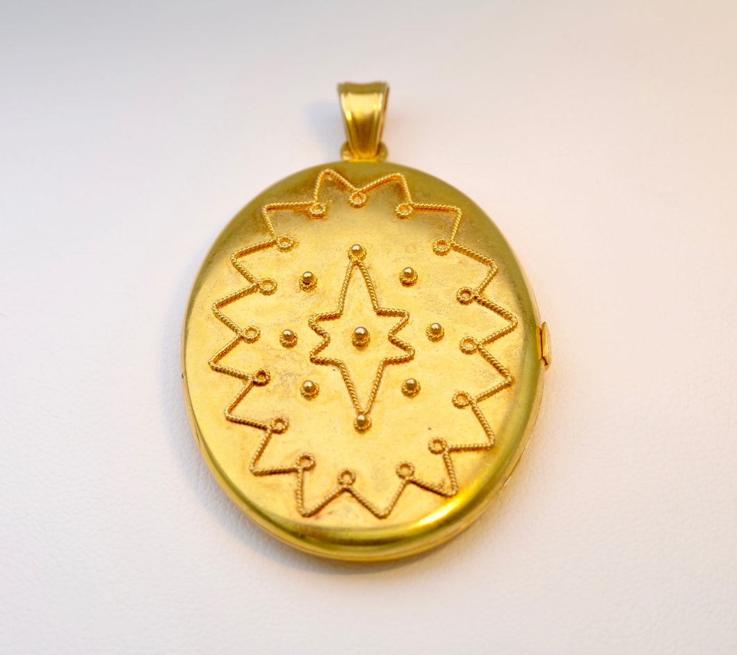 Antique 15K yellow gold oval locket, circa 1870