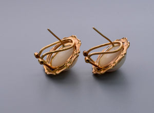 Moby Pearl earrings with 14K yellow gold bamboo-shaped frame