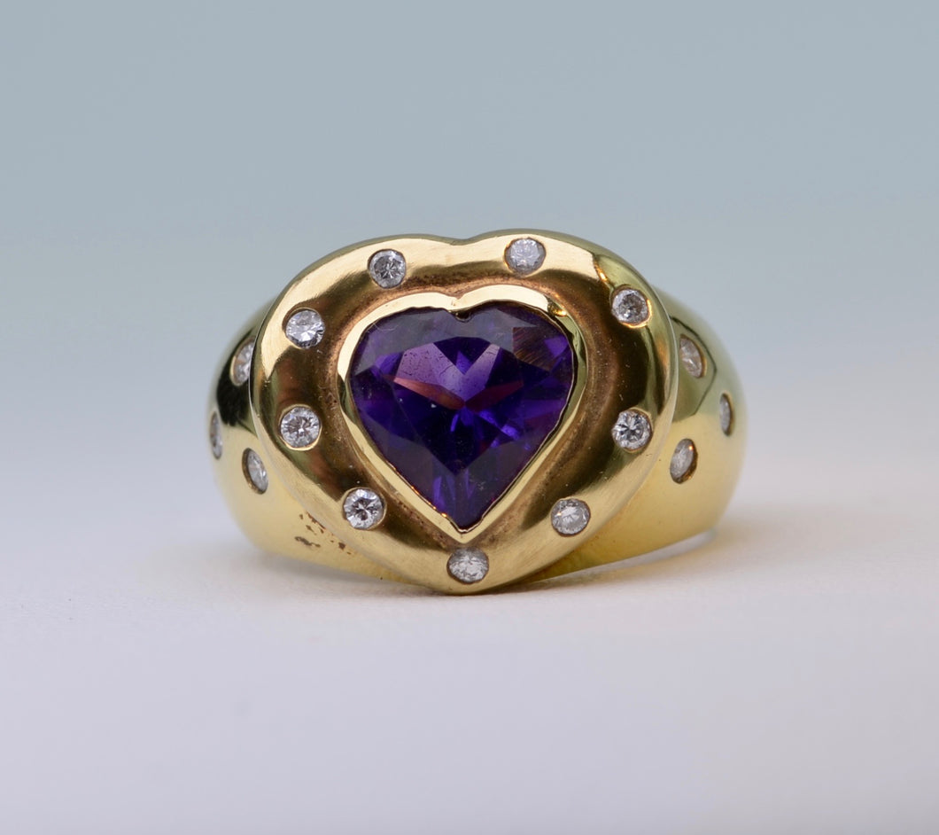 18K yellow gold ring with heart-shaped deep purple Amethyst and Diamonds